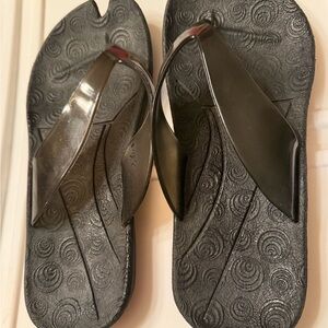 Black Textured Flip Flop Sandals
